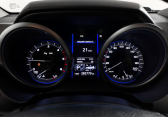 Подержанный автомобиль Toyota Land Cruiser Prado 2015 года (24 фото)