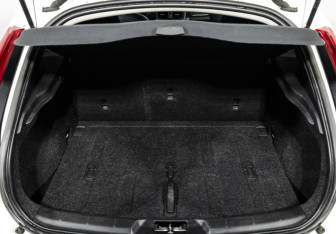 Подержанный автомобиль Volvo V40 Cross Country 2013 года (17 фото)