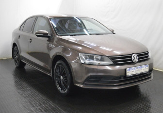 Подержанный автомобиль Volkswagen Jetta Sedan 2016 года (3 фото)