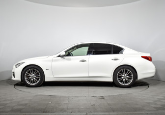 Подержанный автомобиль Infiniti Q50 2015 года (8 фото)