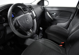 Подержанный автомобиль Renault Logan Sedan 2014 года (9 фото)