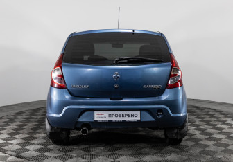 Подержанный автомобиль Renault Sandero 2012 года (6 фото)
