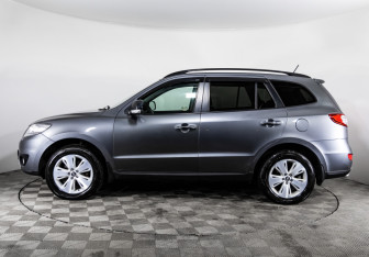 Подержанный автомобиль Hyundai Santa Fe 2011 года (8 фото)