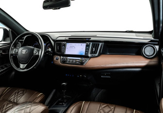 Подержанный автомобиль Toyota RAV4 2019 года (9 фото)