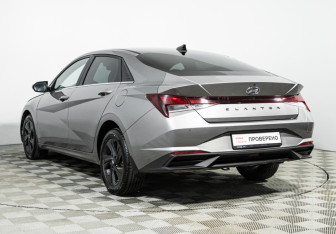 Подержанный автомобиль Hyundai Elantra Sedan 2021 года (7 фото)