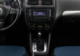 Подержанный автомобиль Volkswagen Jetta Sedan 2013 года (13 фото)