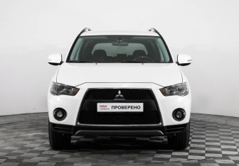 Подержанный автомобиль Mitsubishi Outlander 2010 года (2 фото)