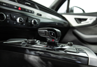 Подержанный автомобиль Audi Q7 2016 года (25 фото)