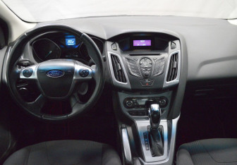 Подержанный автомобиль Ford Focus Sedan 2011 года (14 фото)