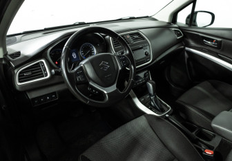 Подержанный автомобиль Suzuki SX4 Hatchback 2014 года (11 фото)