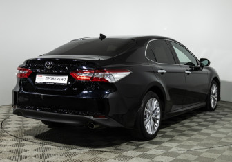 Подержанный автомобиль Toyota Camry Sedan 2018 года (5 фото)