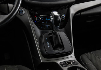 Подержанный автомобиль Ford Kuga 2016 года (13 фото)