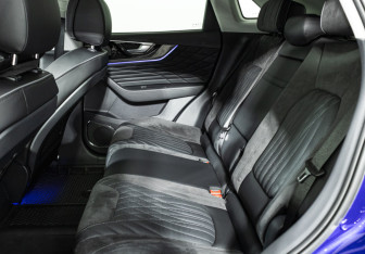 Подержанный автомобиль Hongqi HS5 2023 года (10 фото)