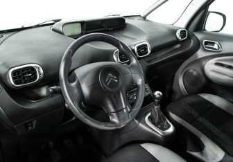 Подержанный автомобиль Citroen C3 Picasso 2010 года (11 фото)