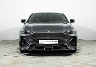 Подержанный автомобиль Changan UNI-V 2023 года (2 фото)