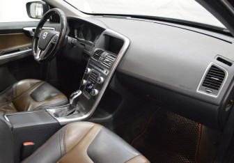 Подержанный автомобиль Volvo XC60 2015 года (12 фото)