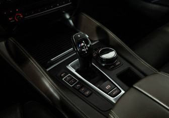 Подержанный автомобиль BMW X5 2017 года (19 фото)