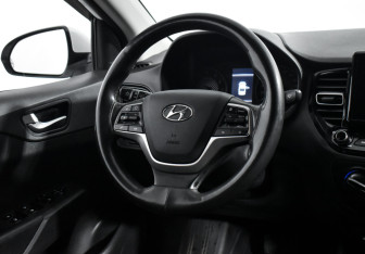 Подержанный автомобиль Hyundai Solaris Sedan 2021 года (15 фото)