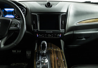 Подержанный автомобиль Maserati Levante 2016 года (14 фото)