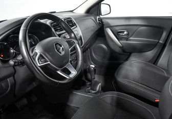 Подержанный автомобиль Renault Sandero 2019 года (9 фото)