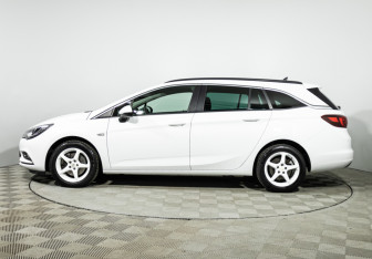 Подержанный автомобиль Opel Astra Wagon 2019 года (8 фото)