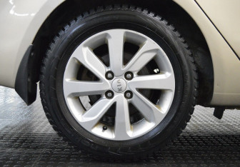 Подержанный автомобиль Kia Rio Sedan 2015 года (9 фото)