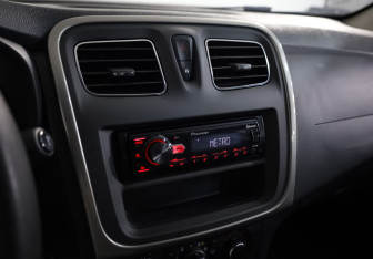 Подержанный автомобиль Renault Logan Sedan 2020 года (13 фото)