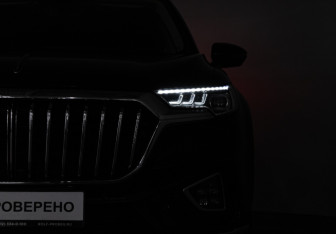 Подержанный автомобиль Hongqi HS5 2021 года (31 фото)