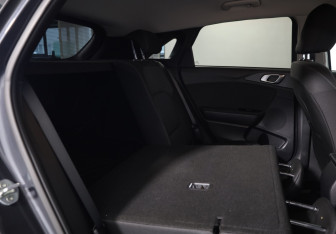 Подержанный автомобиль Kia Ceed Hatchback 2021 года (15 фото)