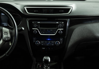 Подержанный автомобиль Nissan Qashqai 2017 года (14 фото)