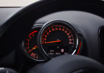 Подержанный автомобиль MINI Countryman 2018 года (14 фото)