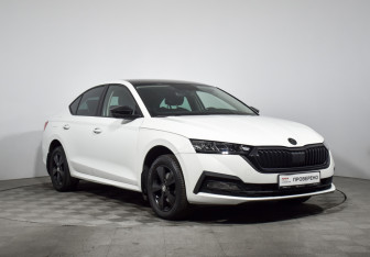Подержанный автомобиль Skoda Octavia Liftback 2021 года (3 фото)