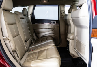 Подержанный автомобиль Jeep Grand Cherokee 2011 года (20 фото)