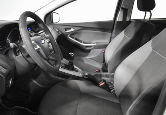 Подержанный автомобиль Ford Focus Sedan 2011 года (10 фото)