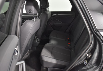 Подержанный автомобиль Audi Q3 2019 года (11 фото)