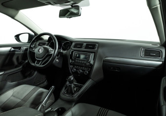 Подержанный автомобиль Volkswagen Jetta Sedan 2016 года (9 фото)