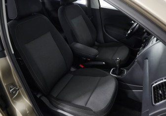 Подержанный автомобиль Volkswagen Polo Sedan 2016 года (20 фото)