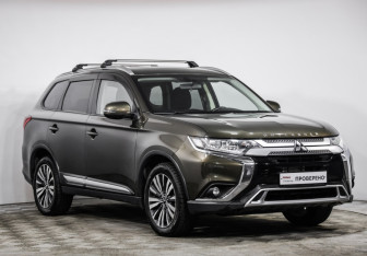 Подержанный автомобиль Mitsubishi Outlander 2020 года (3 фото)