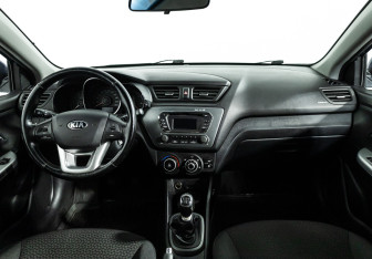Подержанный автомобиль Kia Rio Hatchback 2014 года (13 фото)