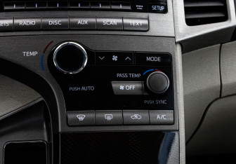Подержанный автомобиль Toyota Venza 2011 года (14 фото)