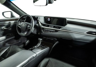 Подержанный автомобиль Lexus ES 2018 года (9 фото)