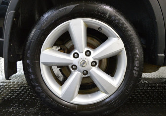 Подержанный автомобиль Nissan X-Trail 2008 года (9 фото)