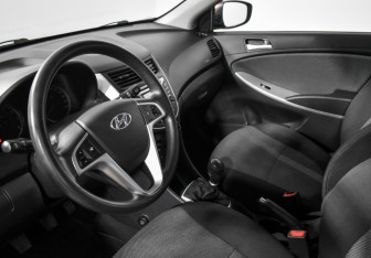 Подержанный автомобиль Hyundai Solaris Hatchback 2011 года (9 фото)