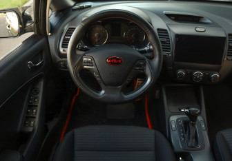 Подержанный автомобиль Kia Cerato Sedan 2015 года (12 фото)