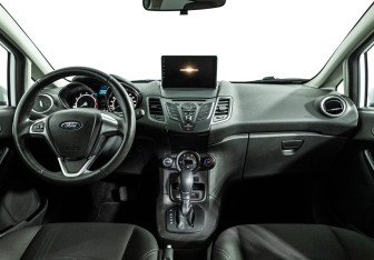 Подержанный автомобиль Ford Fiesta Hatchback 2016 года (13 фото)