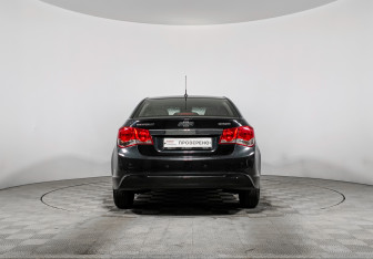 Подержанный автомобиль Chevrolet Cruze Sedan 2013 года (6 фото)