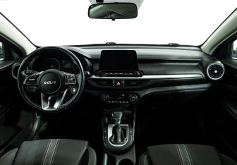 Подержанный автомобиль Kia Cerato Sedan 2022 года (13 фото)
