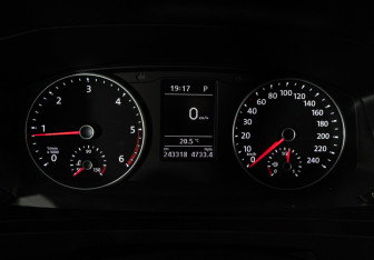 Подержанный автомобиль Volkswagen Caravelle 2019 года (12 фото)