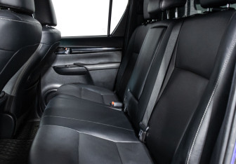 Подержанный автомобиль Toyota Hilux 2020 года (10 фото)