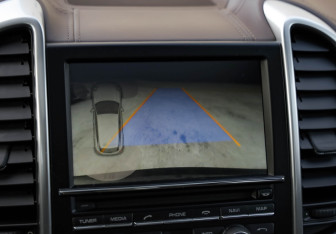 Подержанный автомобиль Porsche Cayenne 2015 года (16 фото)